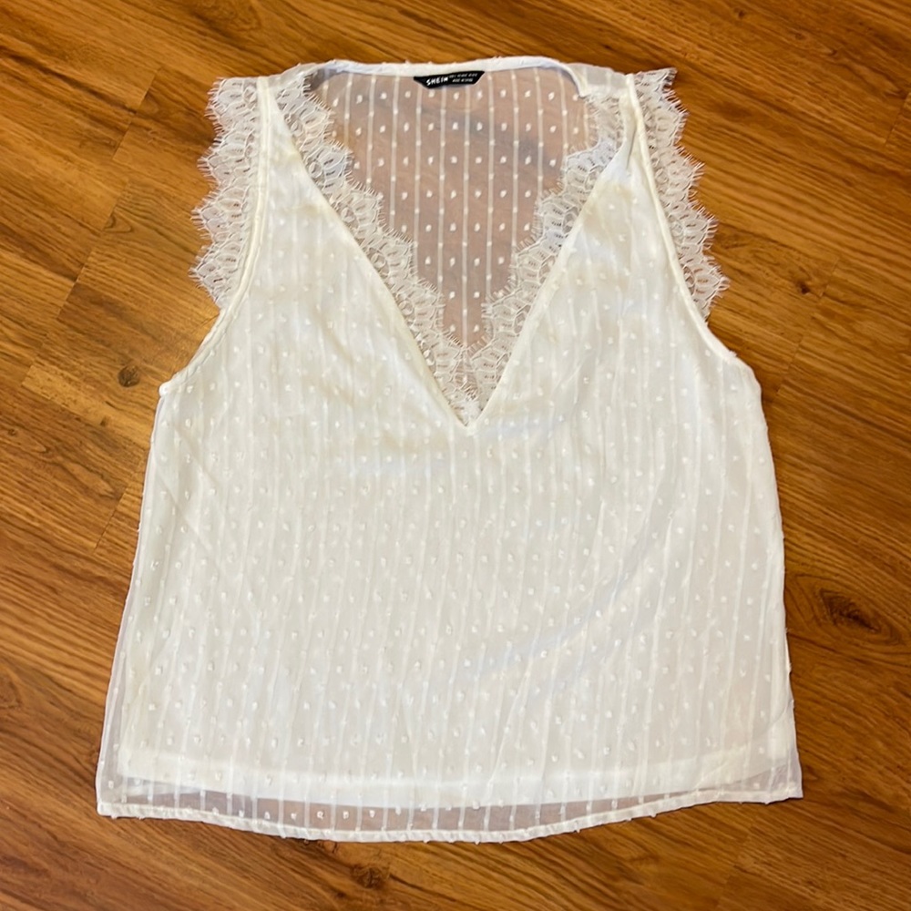 Size Lare, fits like a medium